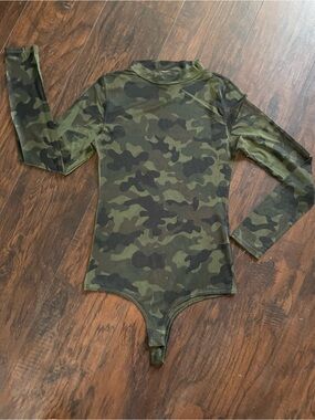 Mesh camo  Long-Sleeve One-Piece Bodysuit - Olive Green